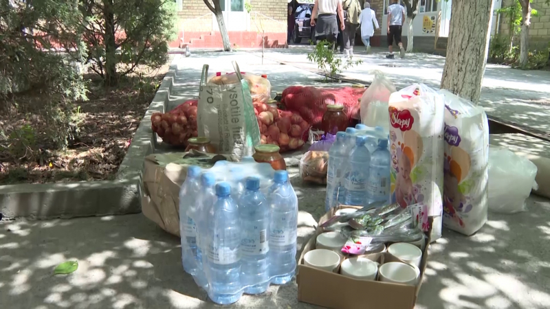 "Мы здесь от безысходности". Пострадавшие из-за конфликта на кыргызско-таджикской границе уезжают из своих сел