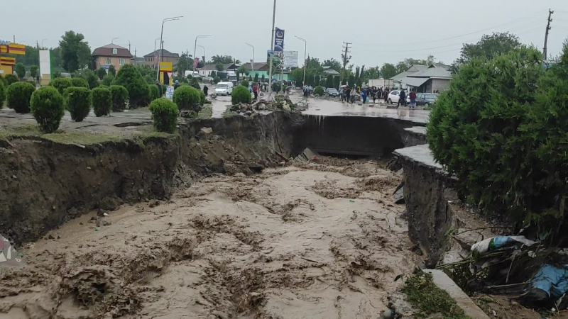 "Не знаю, где жить теперь". В нескольких районах Таджикистана сошли сели, погибли 9 человек, разрушены десятки домов