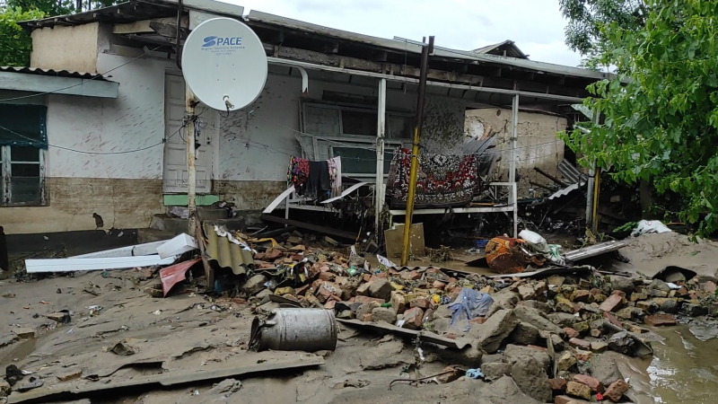 "Не знаю, где жить теперь". В нескольких районах Таджикистана сошли сели, погибли 9 человек, разрушены десятки домов