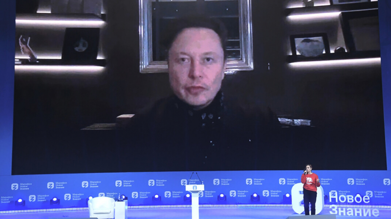 «Нравится, как звучит русский язык». О чём Илон Маск рассказал на российском форуме