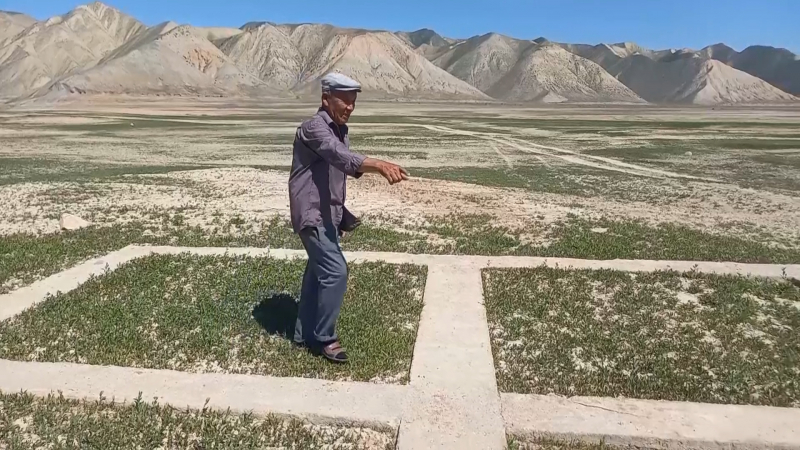 "Печально, когда тебе вдруг говорят бросить свое село и переехать". Как в Кыргызстане переселяли людей из-за Токтогульского водохранилища