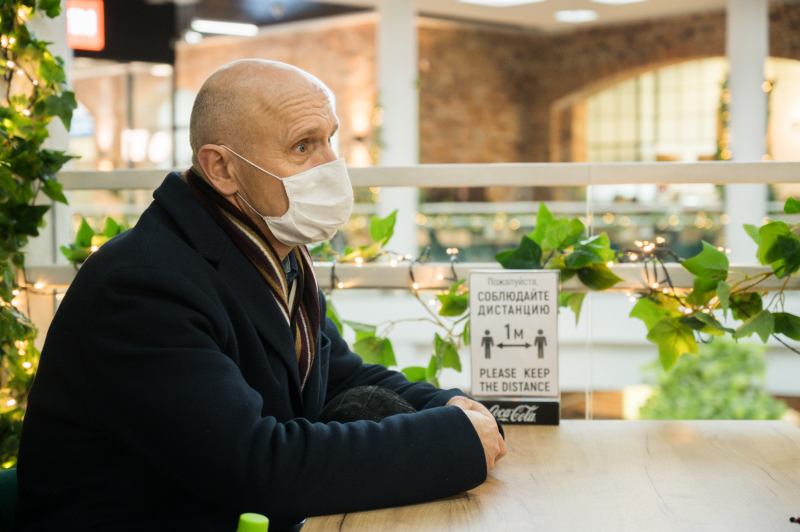 Пенсионеру из Гродно, который пнул силовика в бедро, заменили "домашнюю химию" на 1,5 года колонии