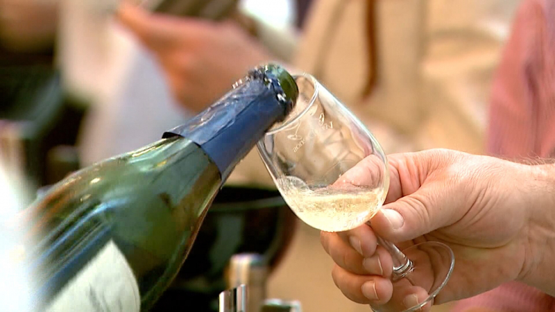 "Почта России" собирается запустить эксперимент по онлайн-продаже алкоголя в Москве и Мордовии