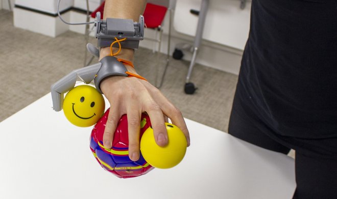 Появление на руке дополнительного искусственного пальца существенно меняет работу мозга 