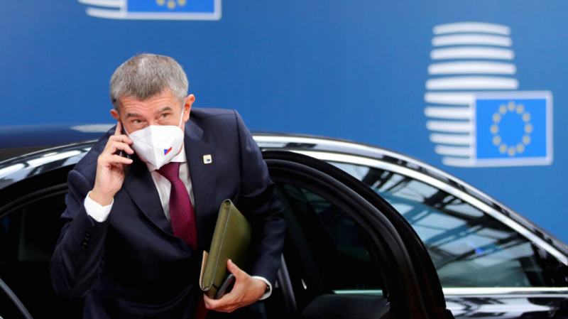 Премьер Чехии призвал все страны Евросоюза высылать российских дипломатов