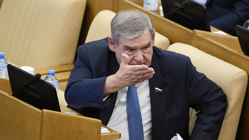 Против «законопроекта против ФБК» проголосовал всего один единоросс — 74-летний Николай Гончар