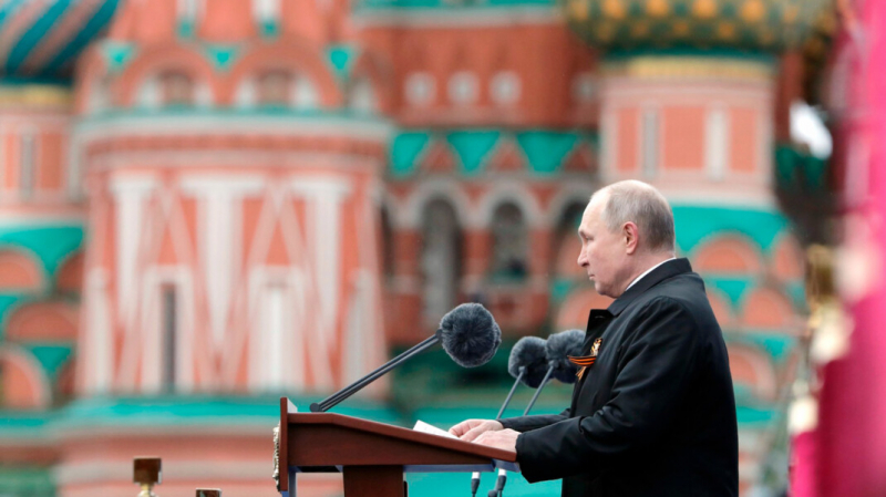 Путин на параде Победы сообщил об оставшихся после войны «недобитых карателях»