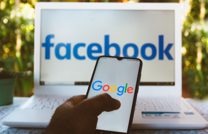 Роскомнадзор не будет замедлять Google и Facebook в ближайшее время