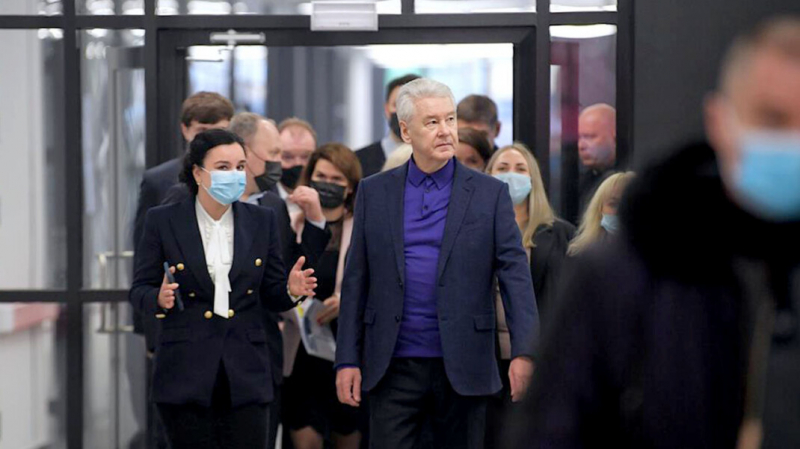 Собянин заявил, что жители ЕС платят по 2000 евро за прививку от коронавируса. Это неправда