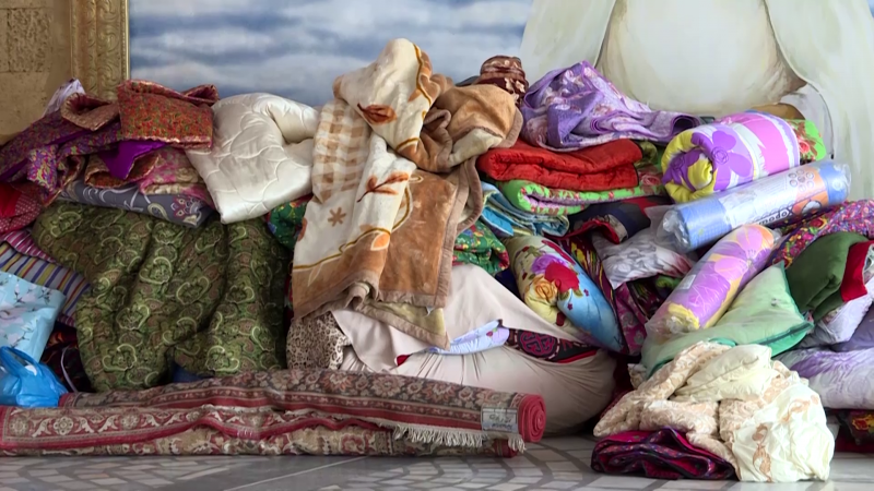 Сотни людей пострадали в ходе конфликта между Кыргызстаном и Таджикистаном. Вот как им помогают волонтеры