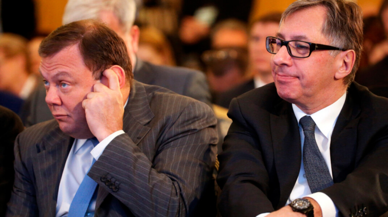 Совладельцы Альфа-банка и «Роснефть» подали иски к автору книги «Люди Путина»