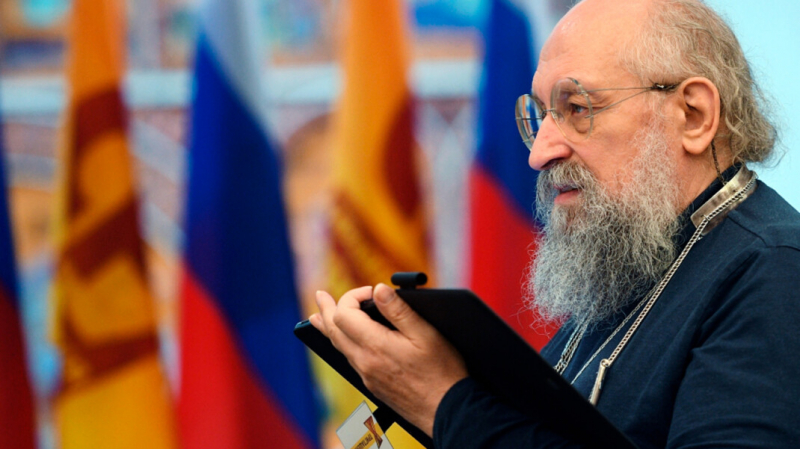 Справороссы выдвинут в Госдуму журналиста Анатолия Вассермана. Он вступил в партию вместе со Стивеном Сигалом