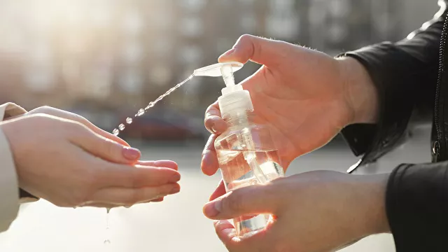 Убивают все подряд. Пользу от санитайзеров поставили под сомнение