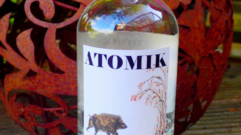 Украина конфисковала чернобыльскую водку. Ученые, которые ее сделали, хотят ее вернуть