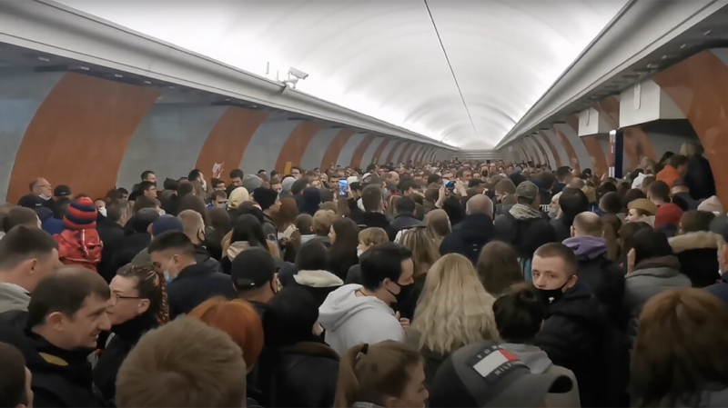 В Мосгордуме возмутились хамством полиции и закрытием входа в метро 9 мая. Депутат направит запрос главе ГУВД