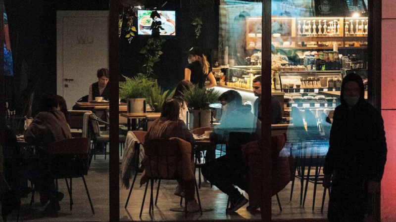 В Татарстане кафе с привитыми от COVID-19 сотрудниками разрешили работать ночью