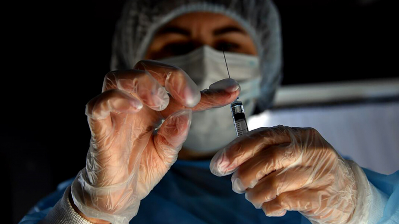 Власти Якутии запустили обязательную вакцинацию от COVID-19. Работодателям грозят крупные штрафы