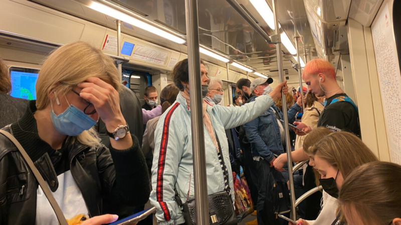 Власти Москвы оштрафовали 410 тысяч человек на 2 млрд рублей за отсутствие масок в общественном транспорте