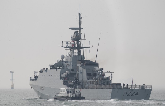 Зашедший в Черное море британский корабль взял курс на Одессу