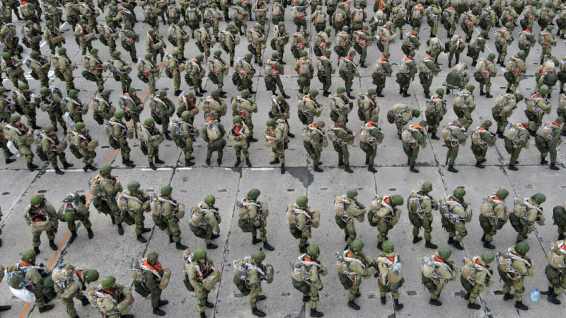 Зеленский заявил о «вероятной угрозе» нападения из-за 75 тысяч российских военных у границы Украины