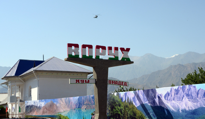 "Земли и воды не хватает". Репортаж из таджикистанского анклава Ворух