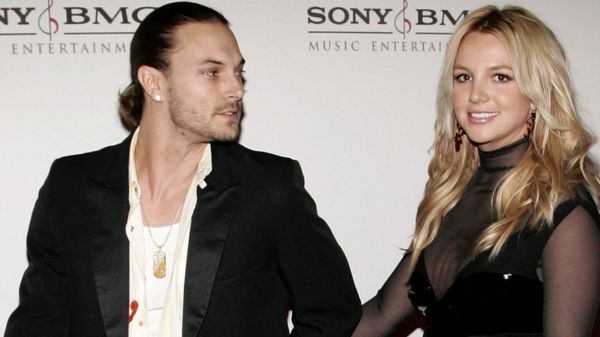 "Свободу Бритни Спирс". Почему в соцсетях началась кампания по спасению певицы