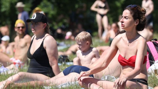 Фото: московские пляжи переполнены из-за жары несмотря на эпидемию Covid-19