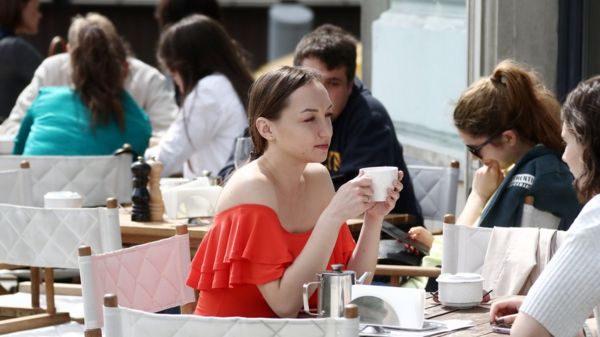 В рестораны Москвы пустят только вакцинированных, переболевших или с тестом