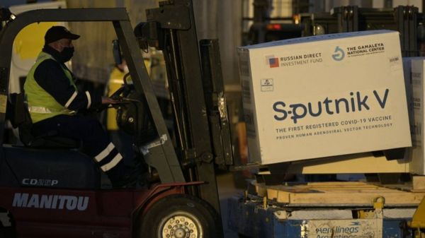 Аргентинцам не хватает второй дозы “Спутника V”. Ее думают заменить на AstraZeneca или CanSino