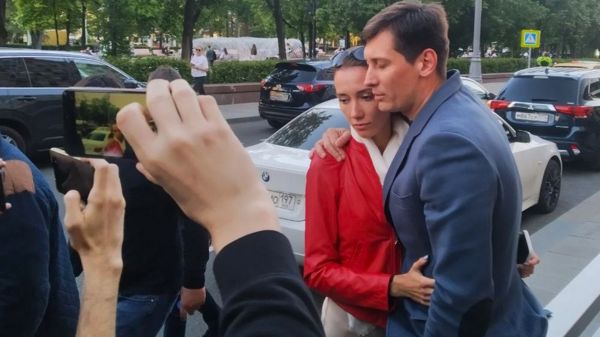 Политика Дмитрия Гудкова отпустили из полиции без обвинений