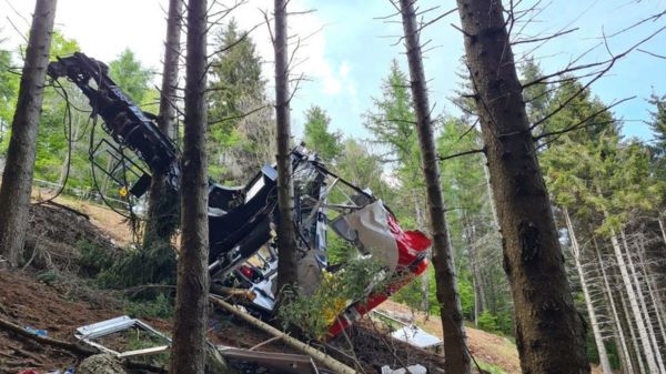 Трагедия на канатной дороге в Италии: эксперт утверждает, что в кабине не было тормоза несколько лет