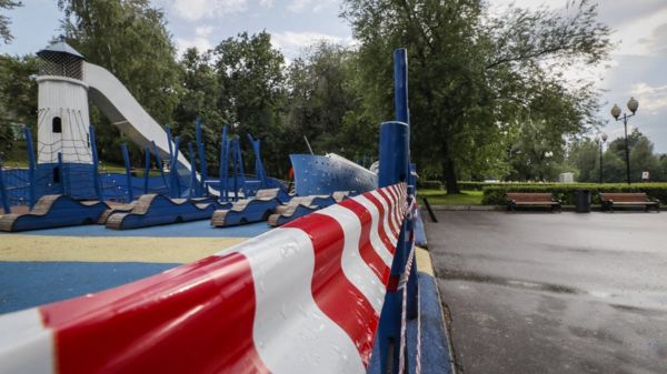 "Дельта" между Москвой и Петербургом. Власти думают, как бороться с новым штаммом коронавируса