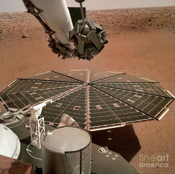 Падение уровня мощности солнечных батарей угрожает миссии InSight