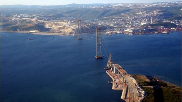 В Стамбуле открыли третий мост через Босфор