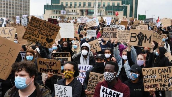 "Эти чувства игнорировать нельзя". В Лондоне снесут памятники работорговцам