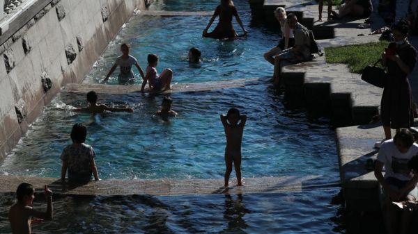 Фото: московские пляжи переполнены из-за жары несмотря на эпидемию Covid-19