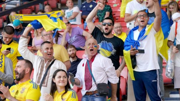 Триумф Англии и Украины на Евро-2020. Как болельщики переживали и праздновали в Киеве и Лондоне – фотографии