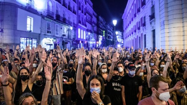 Испанца подозревают в убийстве двух дочерей в отместку их матери