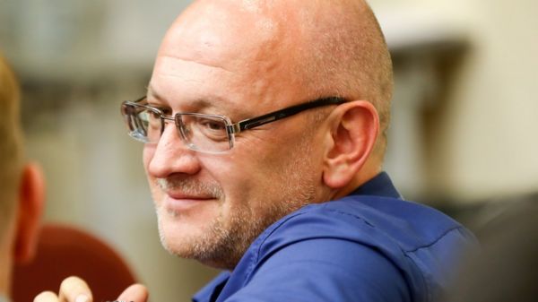 К петербургскому депутату Максиму Резнику пришли с обысками