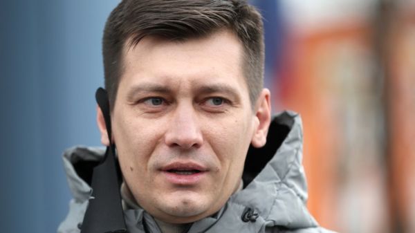 "Я не готов на все ради власти". Дмитрий Гудков объяснил отъезд из России