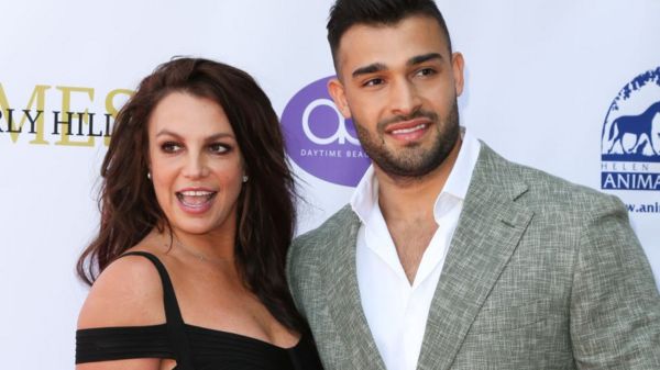 "Простите, что я притворялась". Бритни Спирс требует отменить опекунство, но каковы ее шансы в суде?