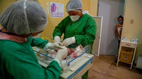 Коронавирус в мире: кризис недоношенных детей, Британия опять внушает беспокойство, микс из двух вакцин полезней, чем одна