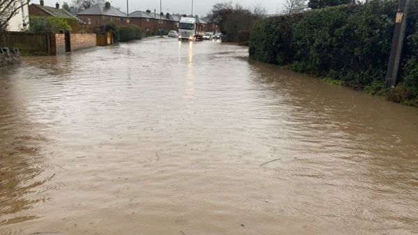 Фото: шторм "Кристоф" обрушился на Англию и Уэльс, тысячи жителей эвакуированы