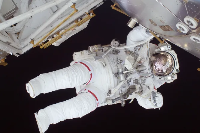 Астронавты на МКС жалуются на головную боль