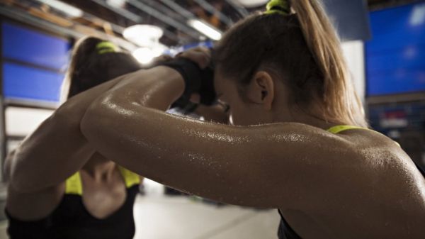 Активные занятия спортом повышают риск развития бокового амиотрофического склероза, утверждают ученые.