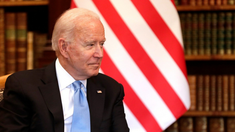 Байден назвал «нелепыми» слова Путина об оппозиции и предупредил о «последствиях» смерти Навального