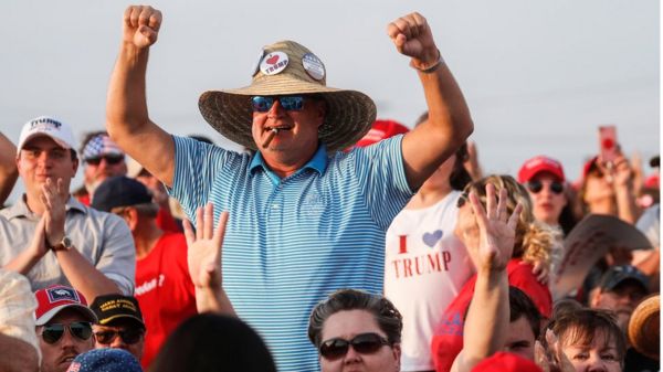 "Мы вернем себе Америку". Трамп провел первый митинг после ухода с поста президента США