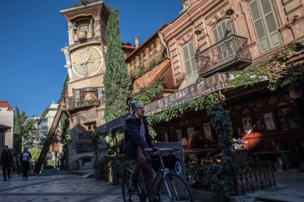 "Гений, полный любви!" В Грузии прощаются с художником и режиссером Резо Габриадзе