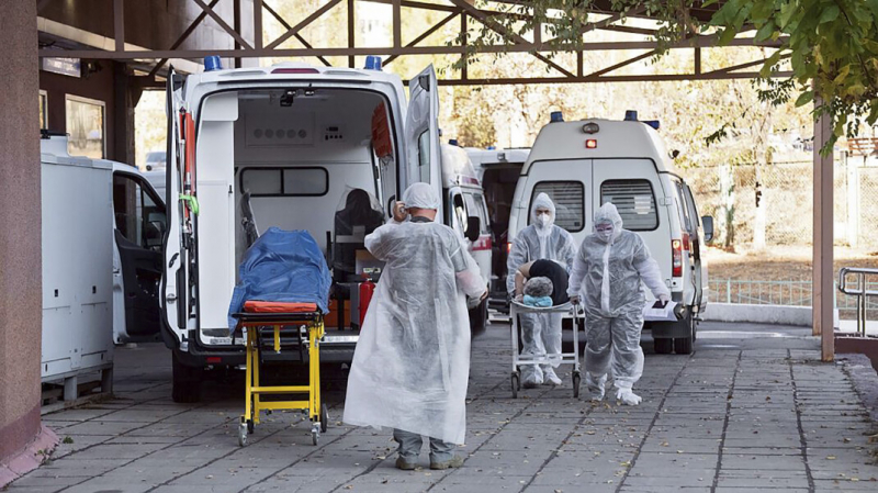 Число новых заболевших COVID-19 за сутки перевалило за 10 000 впервые с марта