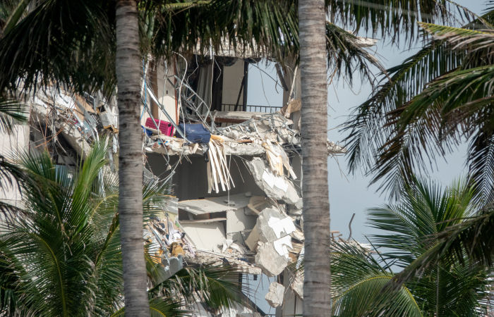 Число жертв при крушении здания во Флориде выросло до пяти